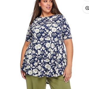 🔥10 for $100🔥 NWT Lane Bryant Navy and White Floral flowy tunic top plus size
